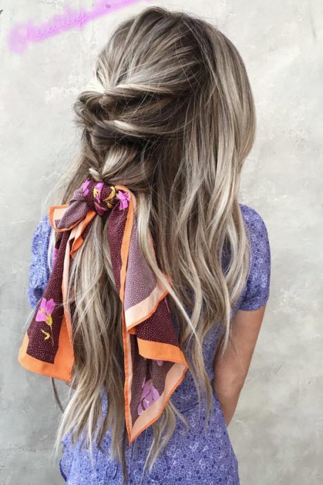 Cómo atar una bufanda de pelo hermosamente larga