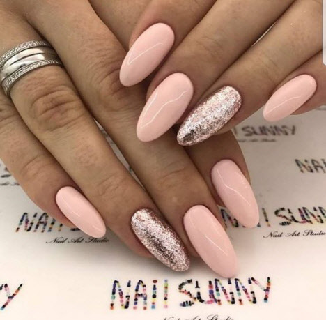 Beautiful manicure with sparkles in light colors: ideas 2019-2020