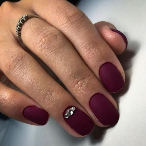 Matte manicure for very short nails