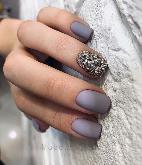 10 beautiful holiday manicure options for the 2020 season