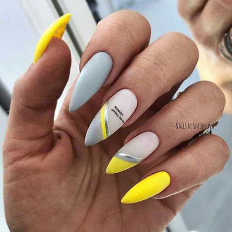 Manicure with inscriptions 2020: a photo of a beautiful and fashionable manicure