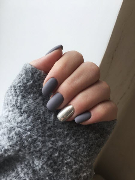 Gray manicure