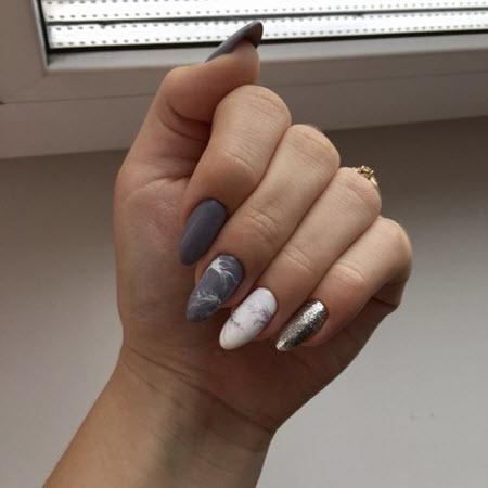 Gray glitter manicure
