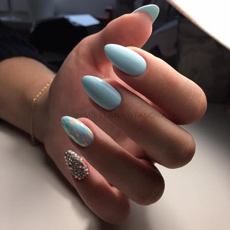 Photo of blue manicure for long almond-shaped nails