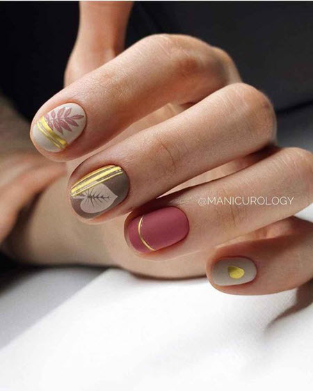Diseño de uñas de moda con un patrón.