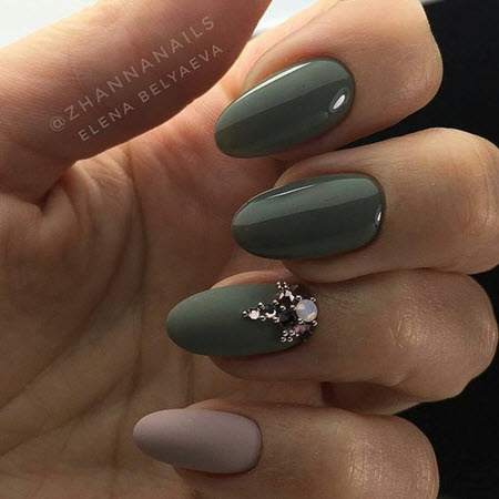 Chic manicure with stones