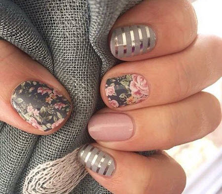 Diseño de uñas de moda con rosas.