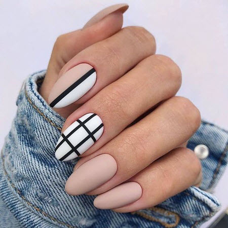 Manicure with lines and stripes