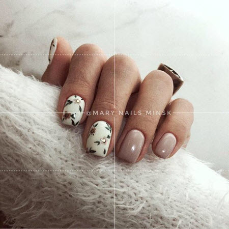 Drawings with flowers for short and long nails