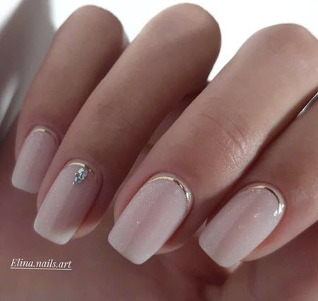 Nude manicure that looks expensive