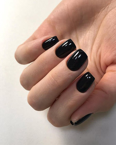 Dark manicure