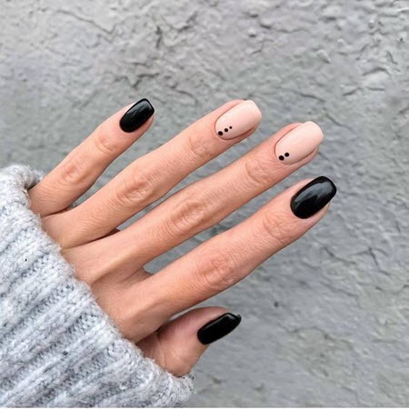 Nail design with dots