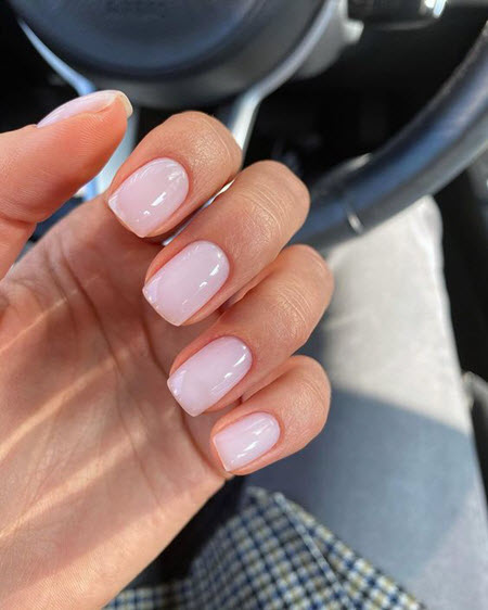 Nude manicure that looks expensive