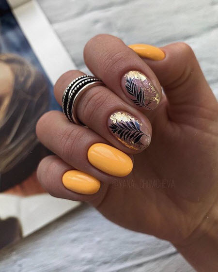 Photo of nail design with gold for short nails