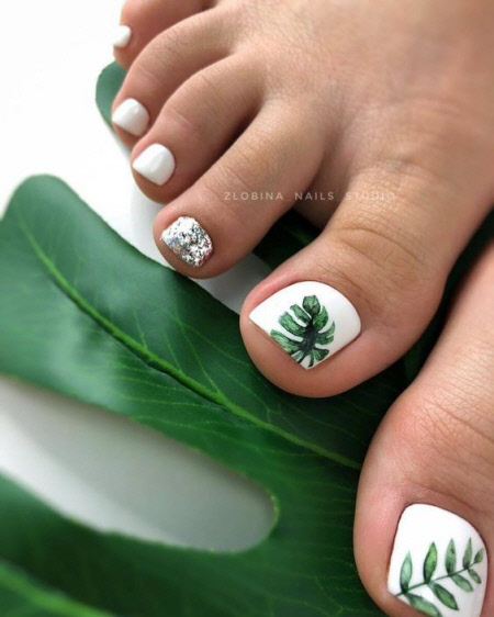 Pedicure with floral pattern