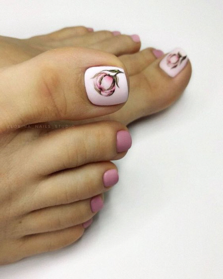 Pedicure with floral pattern