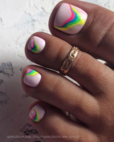 Abstract pedicure design