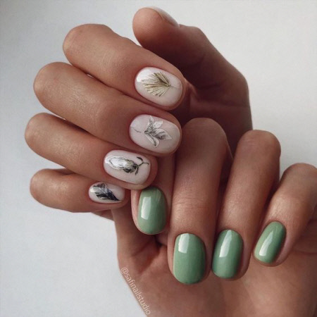 Different manicure on both hands