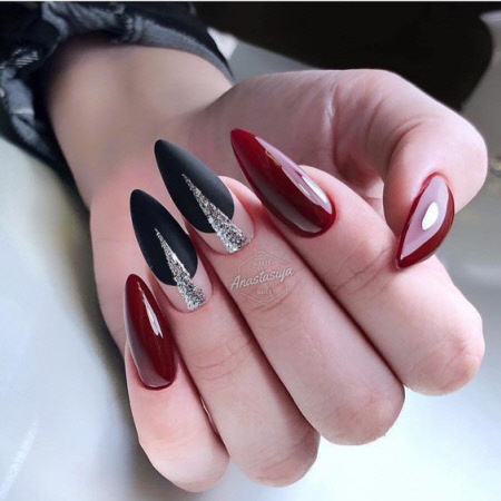 Diseño de uñas burdeos con negro.