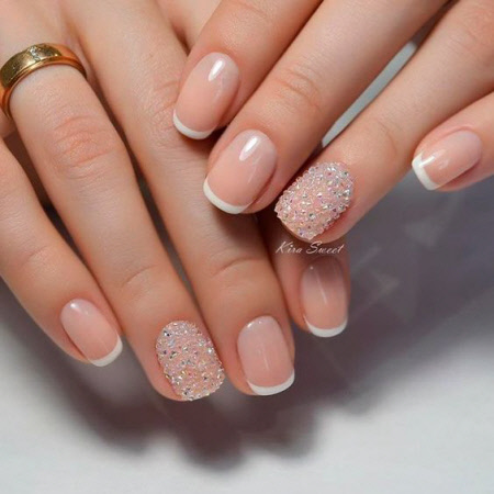 French manicure with an emphasis on one nail
