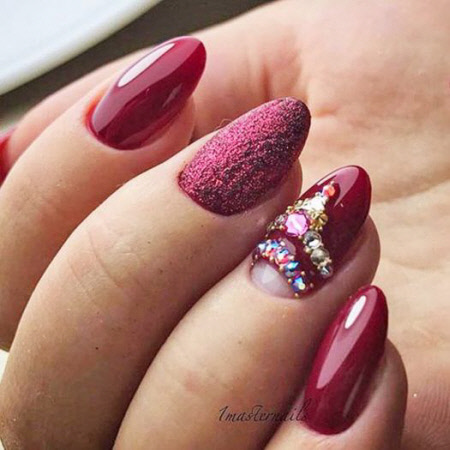 Photo of a beautiful burgundy manicure