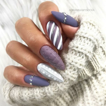 Knitted winter manicure